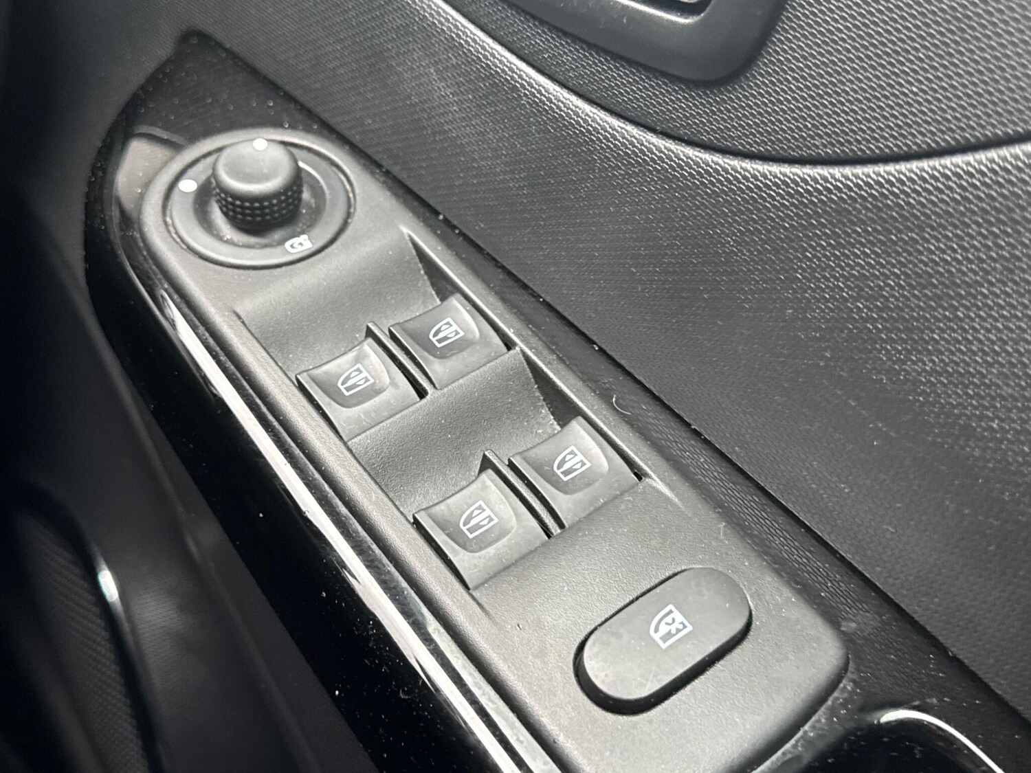 Used Renault Captur 2016 for sale - 76550330: Photo 39