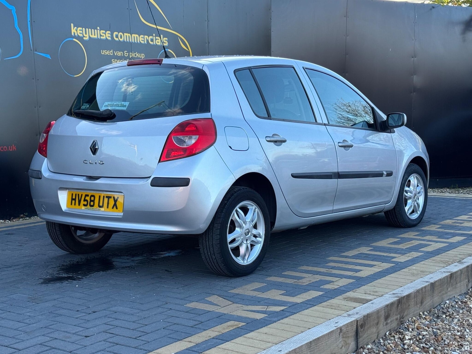 Used Renault Clio 2008 for sale - 76633440: Photo 5