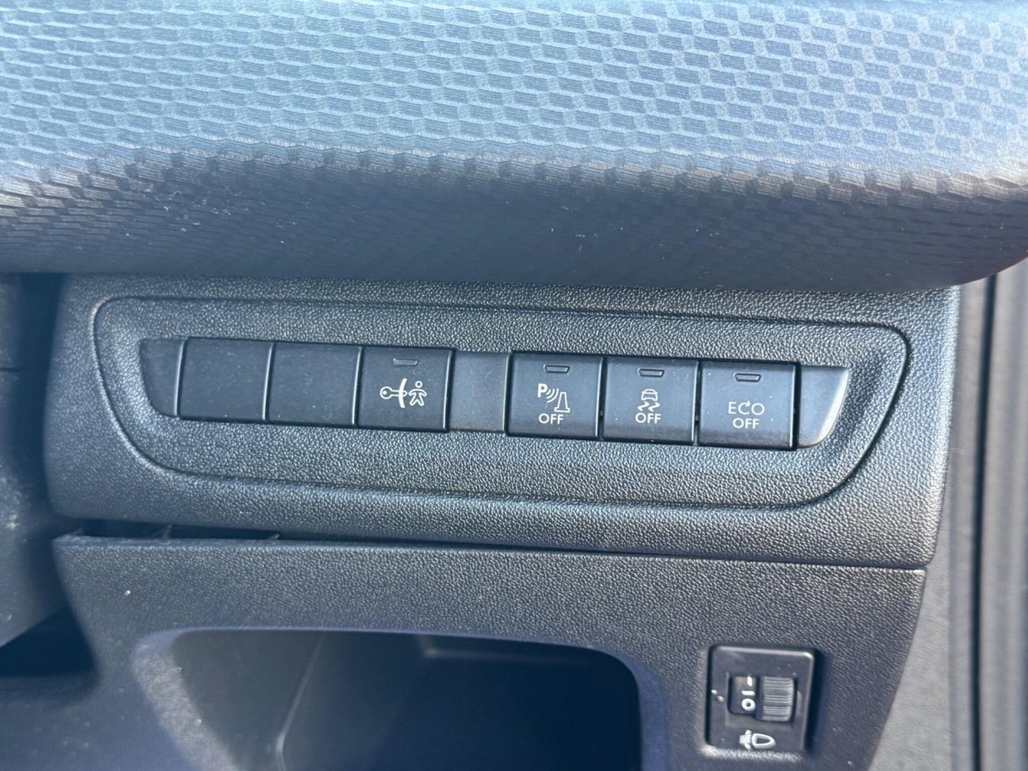 Used Peugeot 208 2017 for sale - 77839918: Photo 35