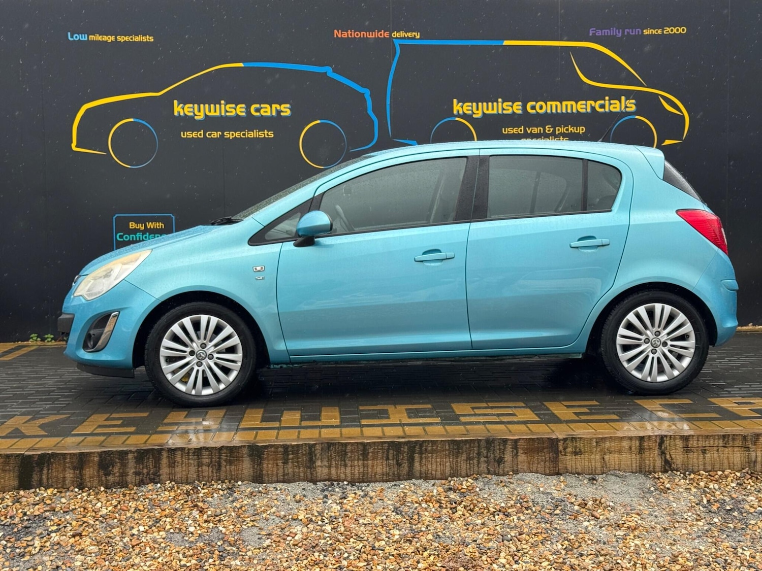 Used Vauxhall Corsa 2011 for sale - 77696774: Photo 2