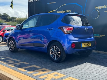 Used Hyundai i10 2018 for sale - 75708722: Photo