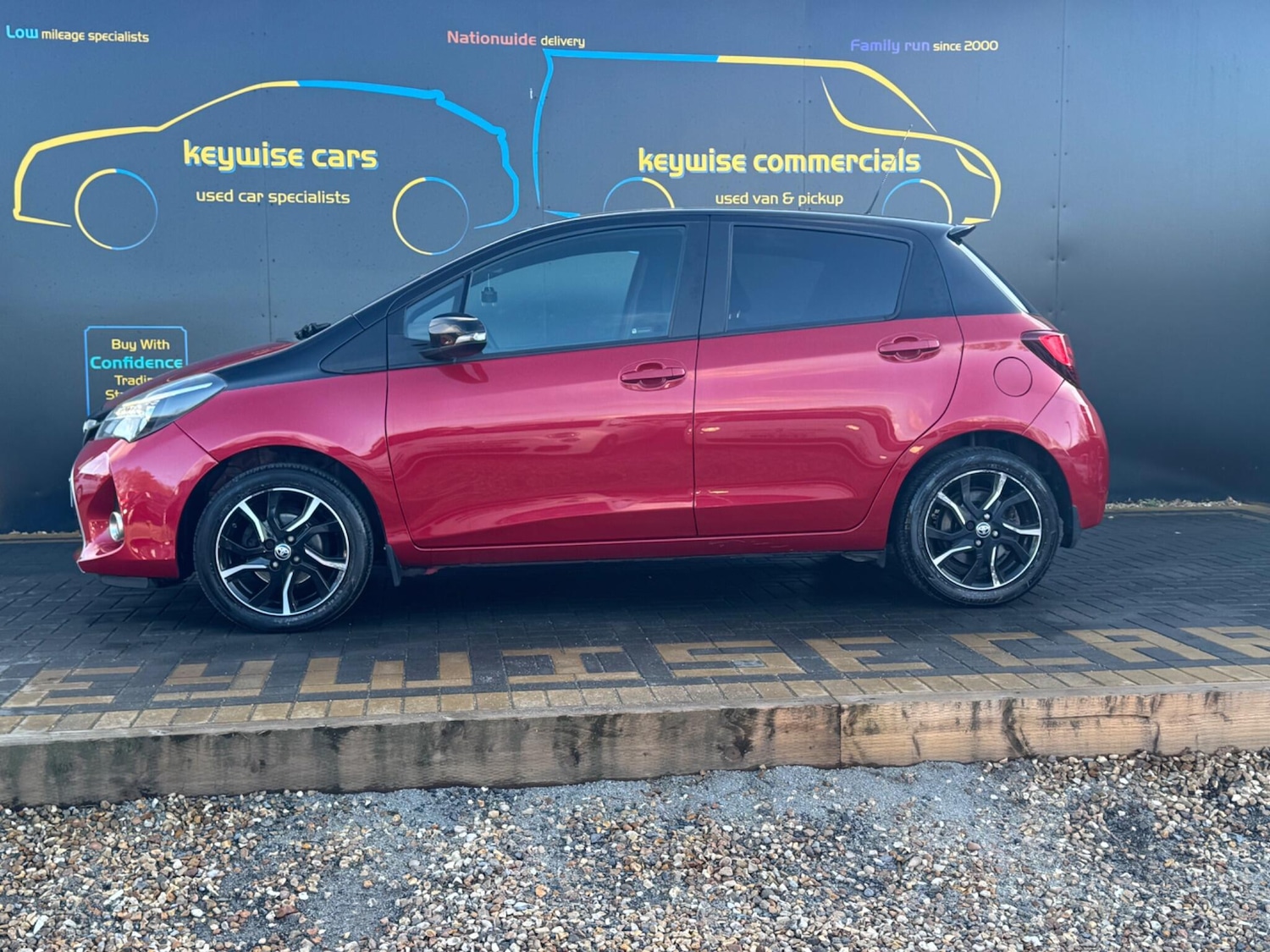 Used Toyota Yaris 2016 for sale - 77883320: Photo 2