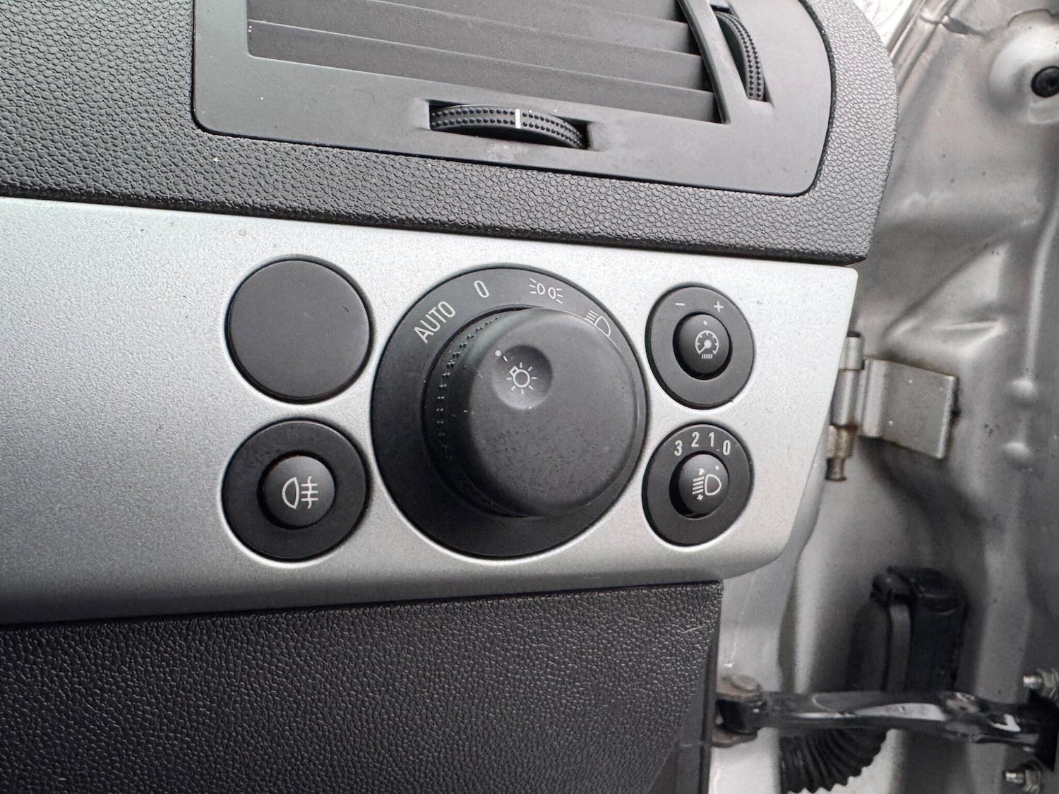 Used Vauxhall Astra 2009 for sale - 77191741: Photo 29