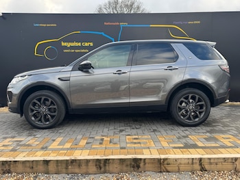Used Land Rover Discovery Sport 2018 for sale - 77612935: Photo