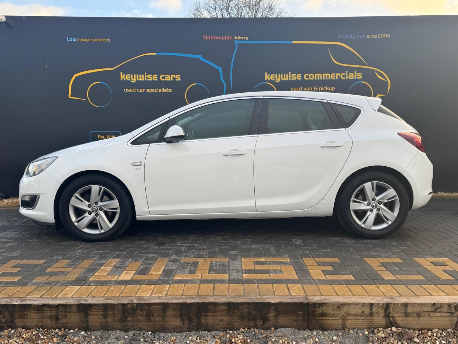 Used Vauxhall Astra for sale - 77468458: Photo 2