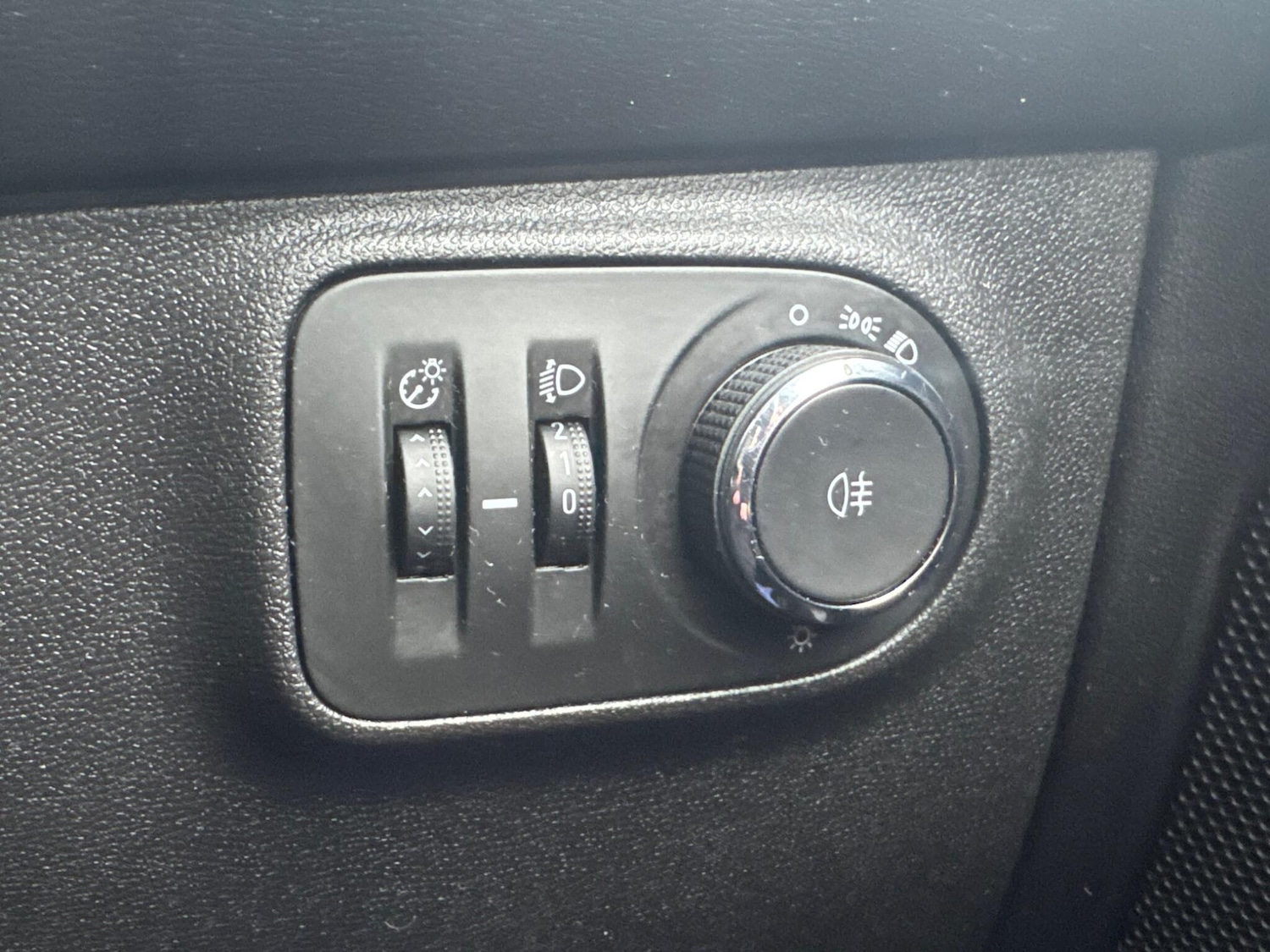 Used Vauxhall ADAM 2015 for sale - 77625887: Photo 27