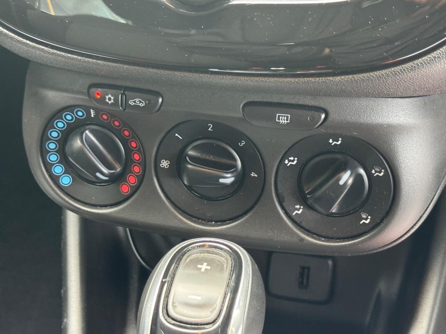 Used Vauxhall Corsa 2016 for sale - 77882283: Photo 32