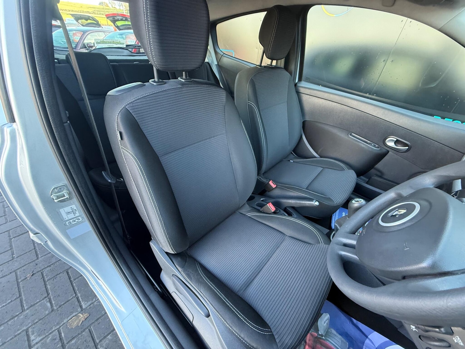 Used Renault Clio 2012 for sale - 76824050: Photo 19