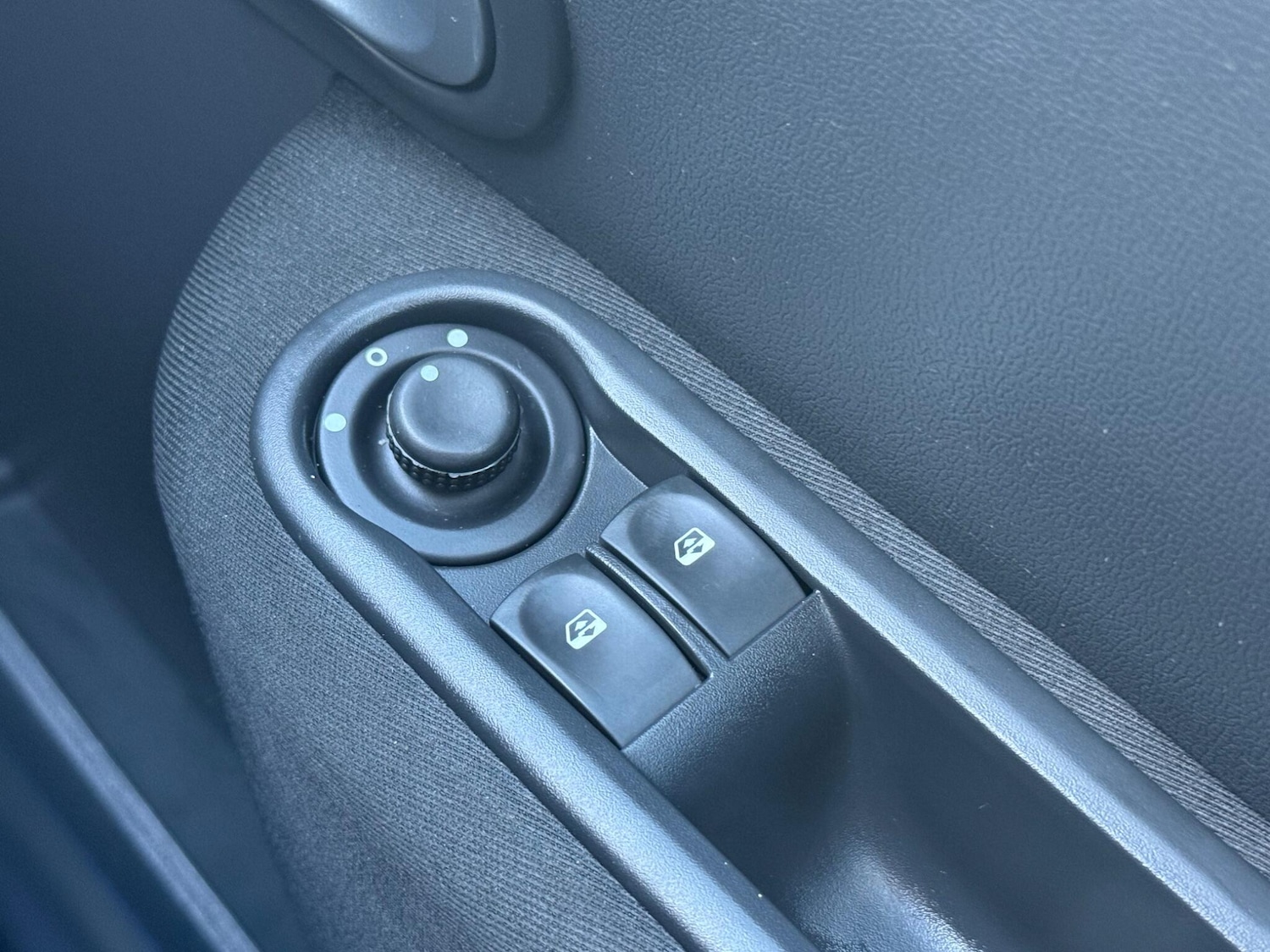 Used Renault Clio 2012 for sale - 76824050: Photo 31