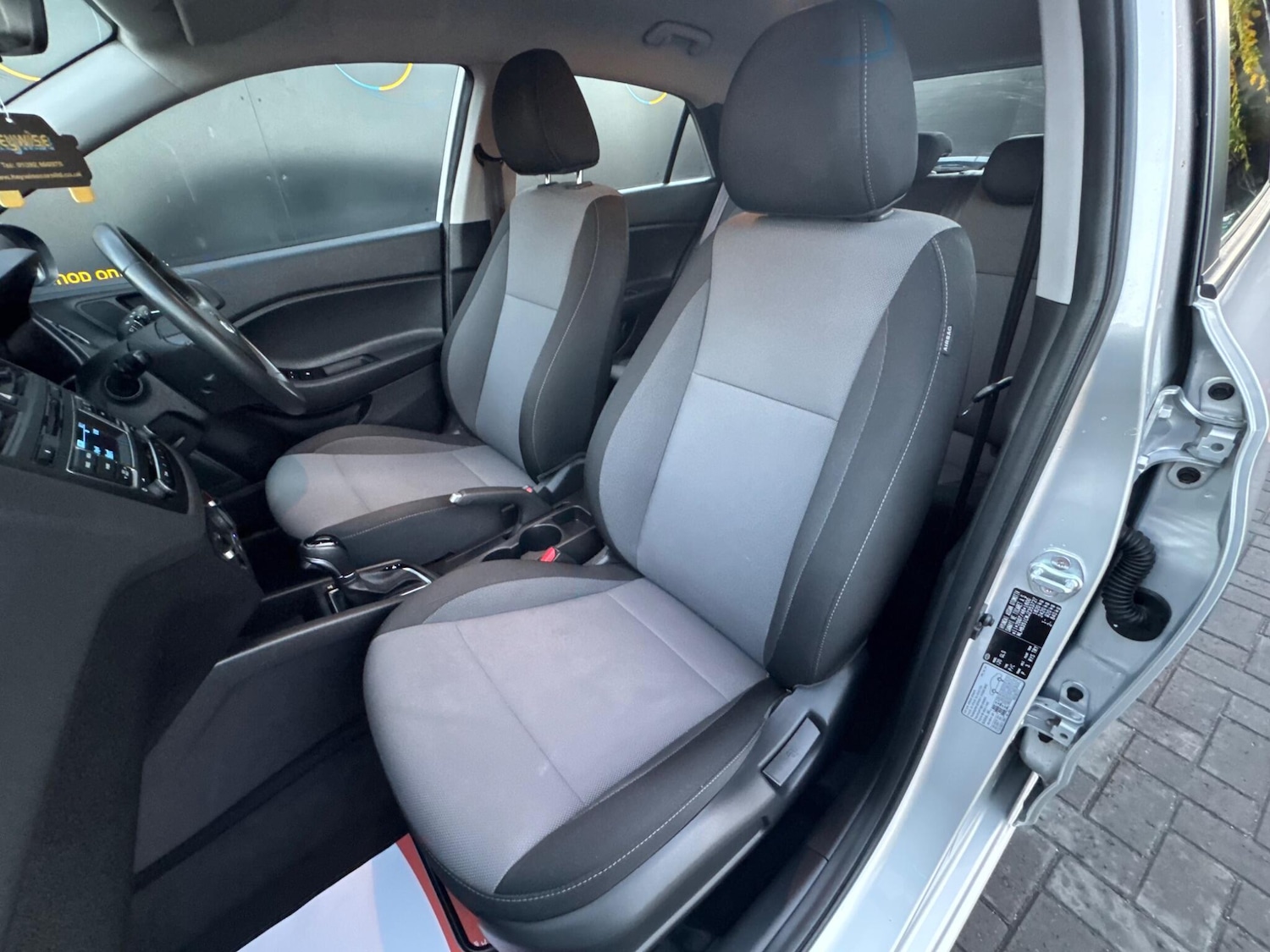 Used Hyundai i20 2017 for sale - 76992774: Photo 23