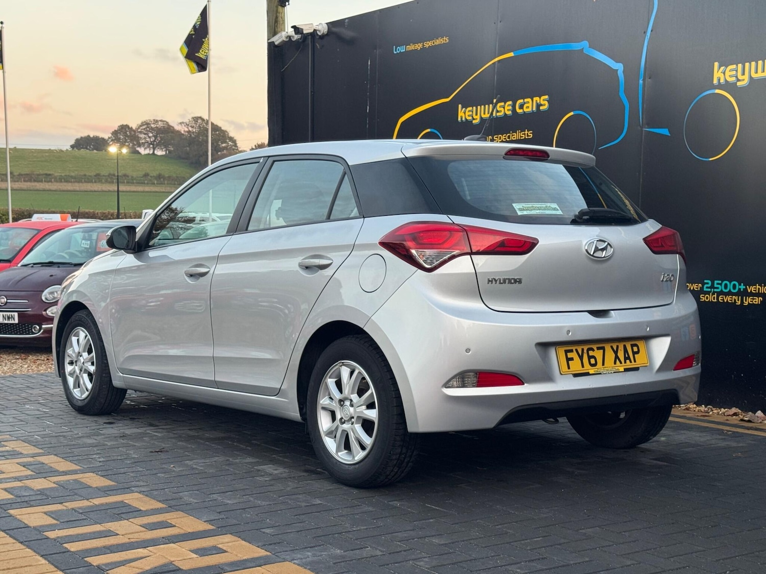 Used Hyundai i20 2017 for sale - 76992774: Photo 3