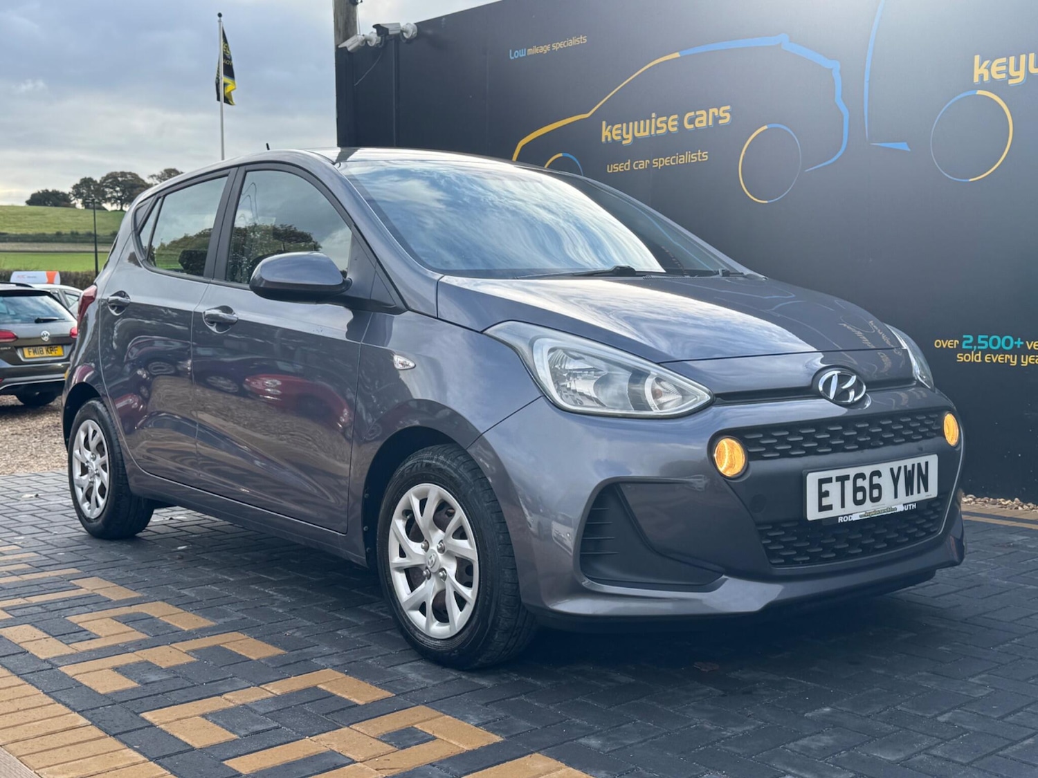 Used Hyundai i10 2017 for sale - 76360124: Photo 10