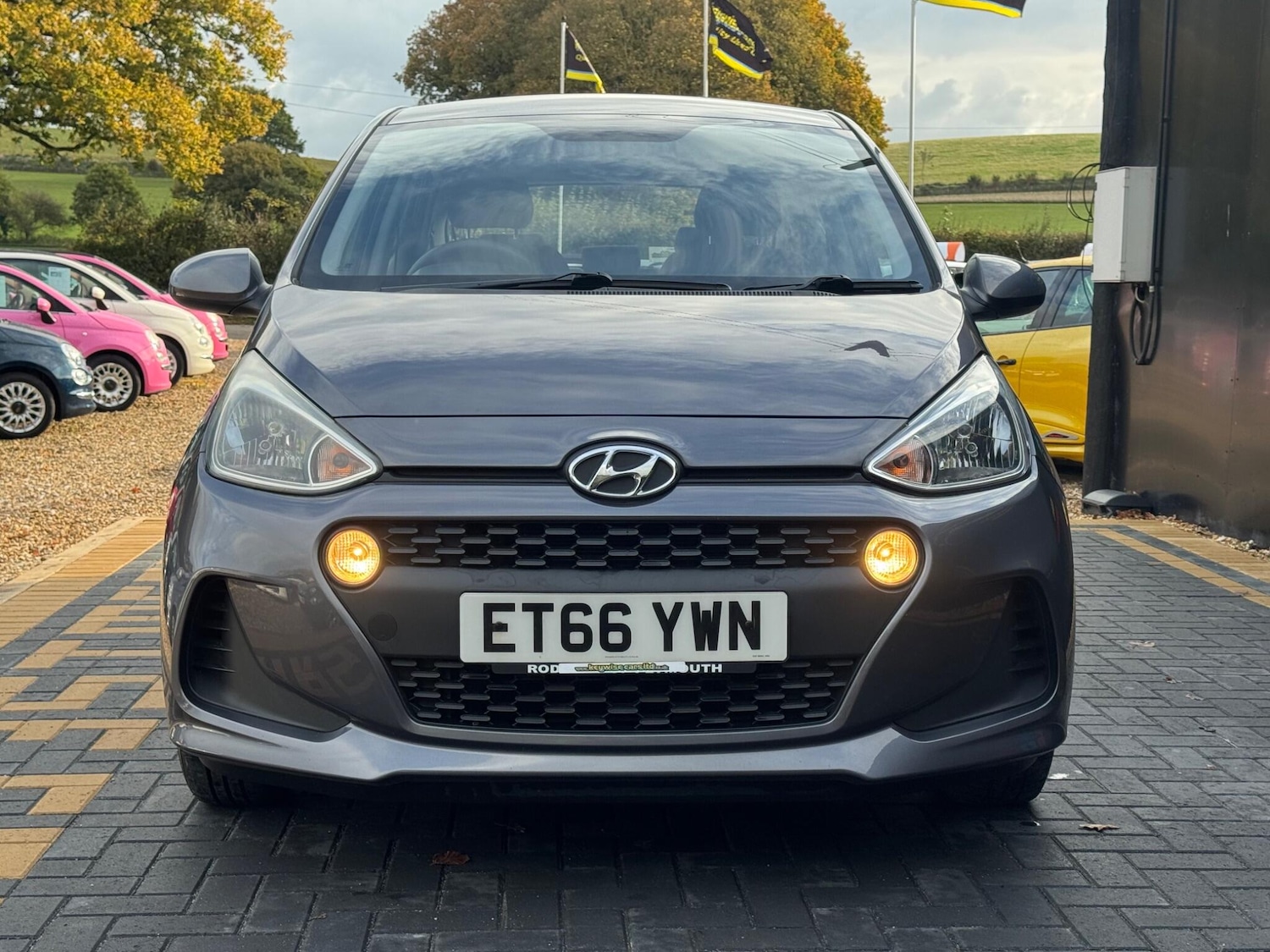 Used Hyundai i10 2017 for sale - 76360124: Photo 11