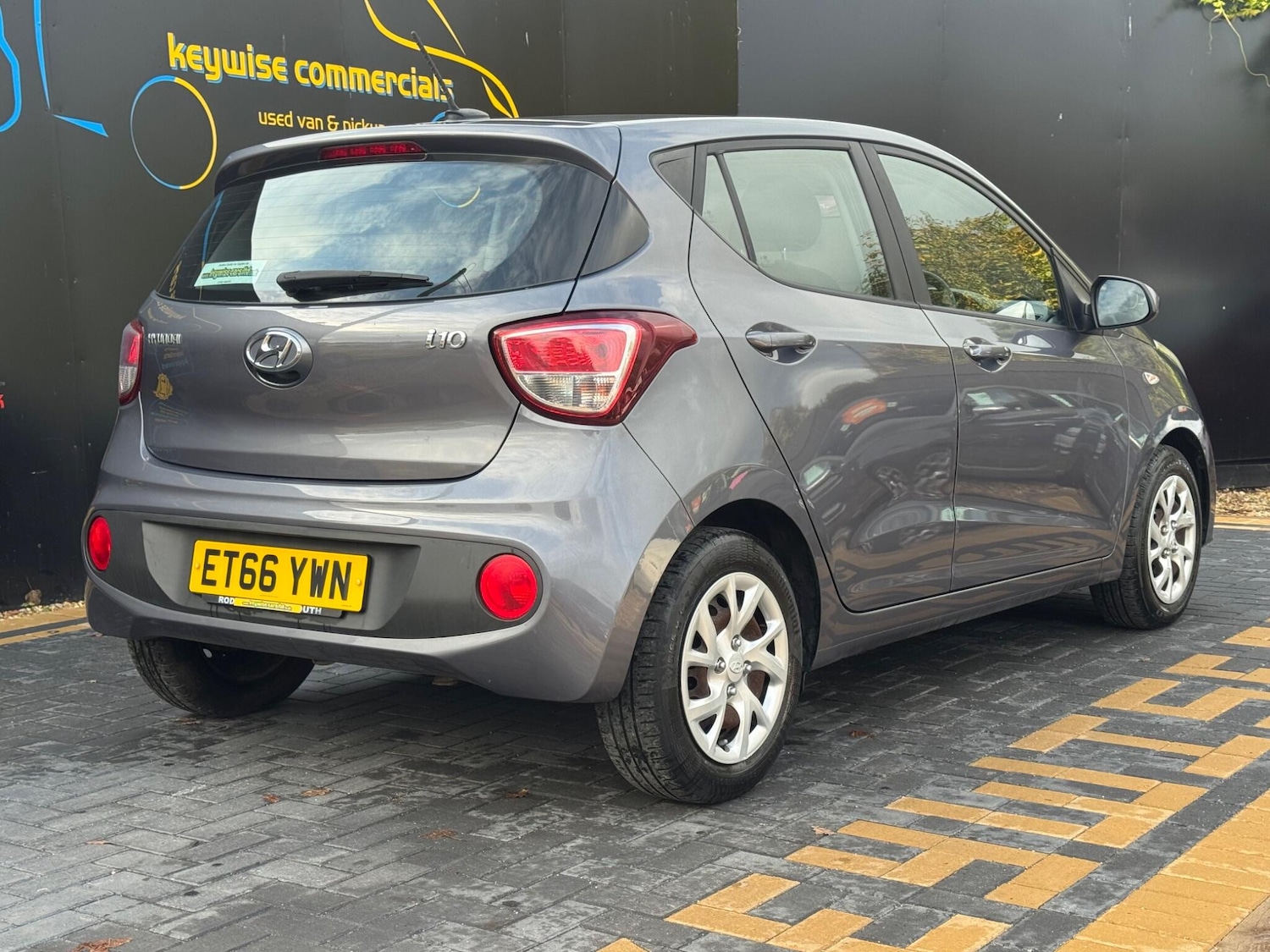 Used Hyundai i10 2017 for sale - 76360124: Photo 13