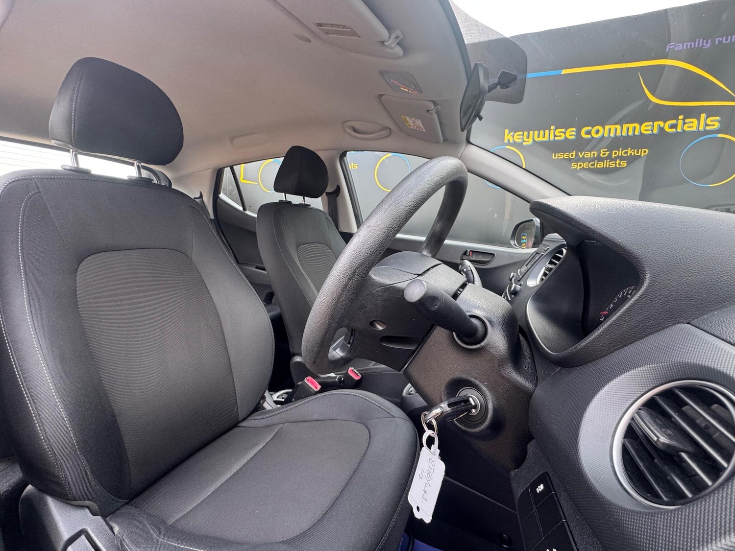 Used Hyundai i10 2017 for sale - 76360124: Photo 25