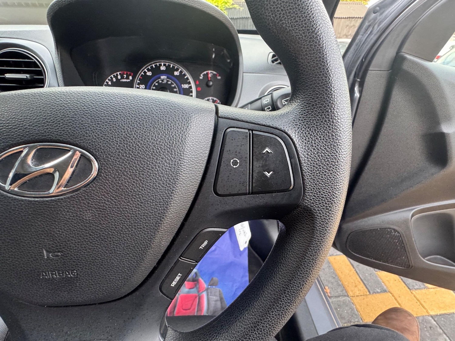 Used Hyundai i10 2017 for sale - 76360124: Photo 29