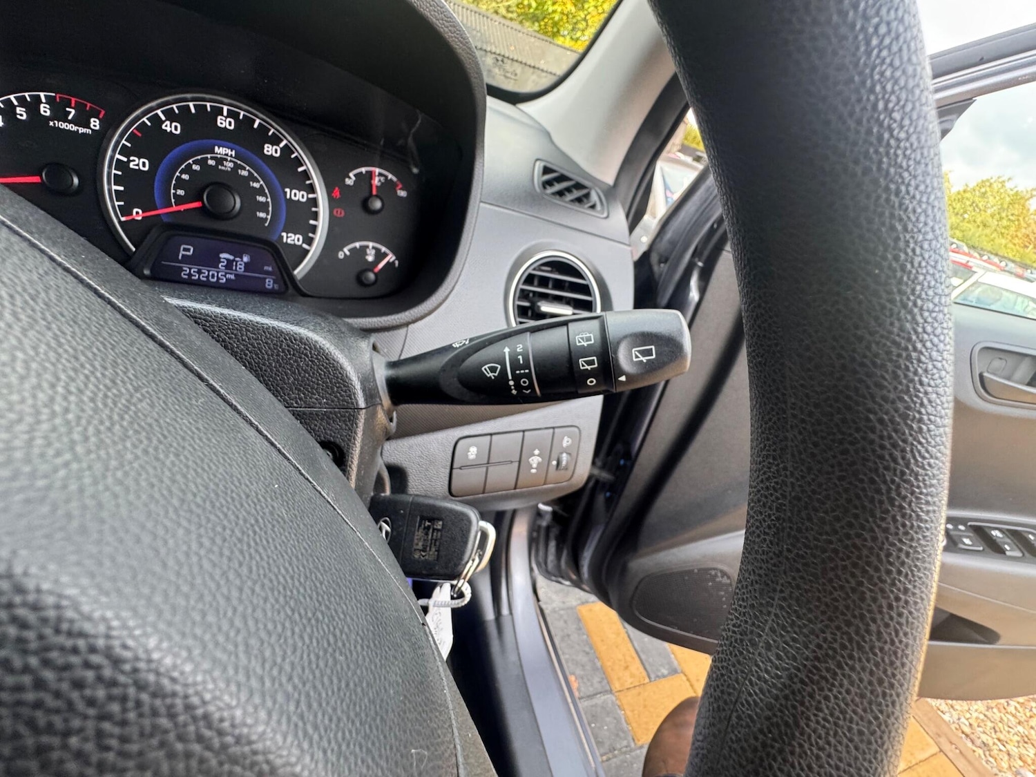 Used Hyundai i10 2017 for sale - 76360124: Photo 31