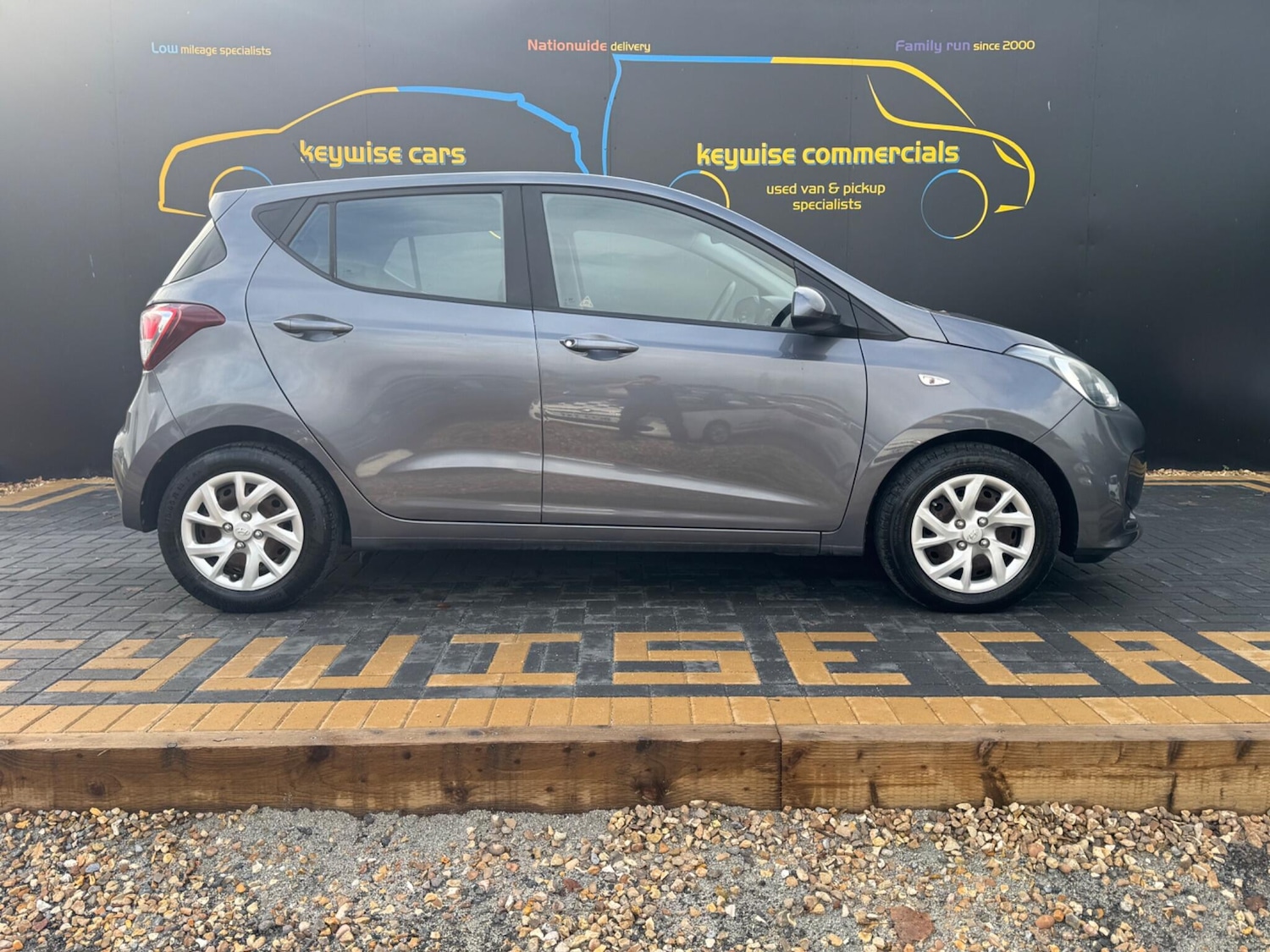 Used Hyundai i10 2017 for sale - 76360124: Photo 9