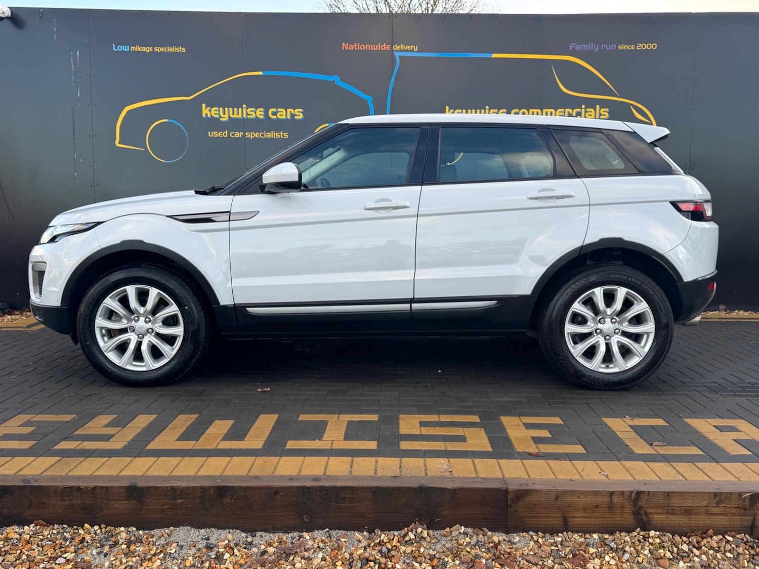 Used Land Rover Range Rover Evoque 2017 for sale - 77017111: Photo 2