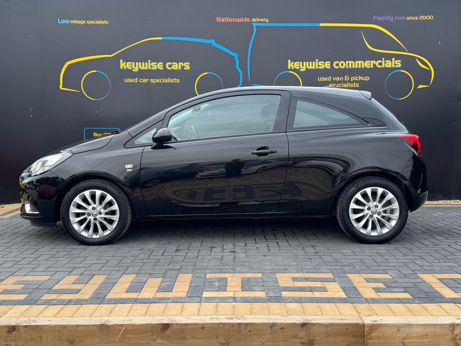 Used Vauxhall Corsa 2016 for sale - 76995609: Photo 2