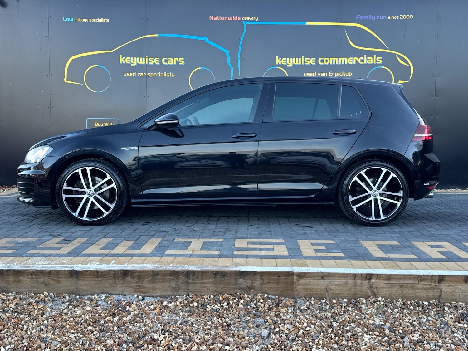 Used Volkswagen Golf 2017 for sale - 76657302: Photo 2