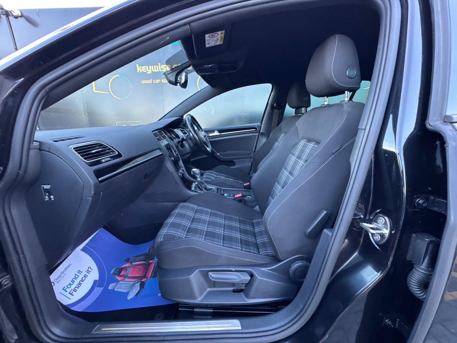 Used Volkswagen Golf 2017 for sale - 76657302: Photo 21