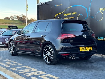 Used Volkswagen Golf 2017 for sale - 76657302: Photo