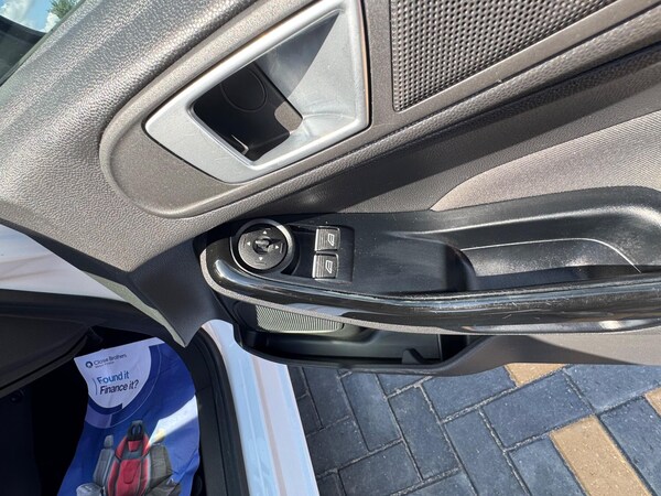 Used Ford Fiesta 2017 for sale - 75670036: Photo 31