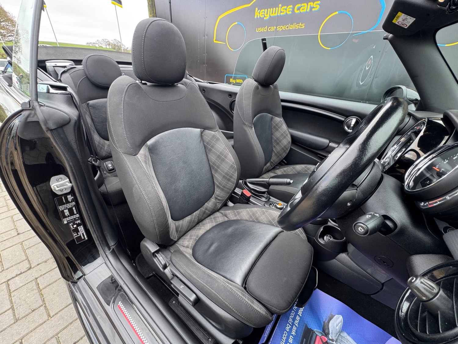 Used MINI Convertible 2018 for sale - 77924944: Photo 15