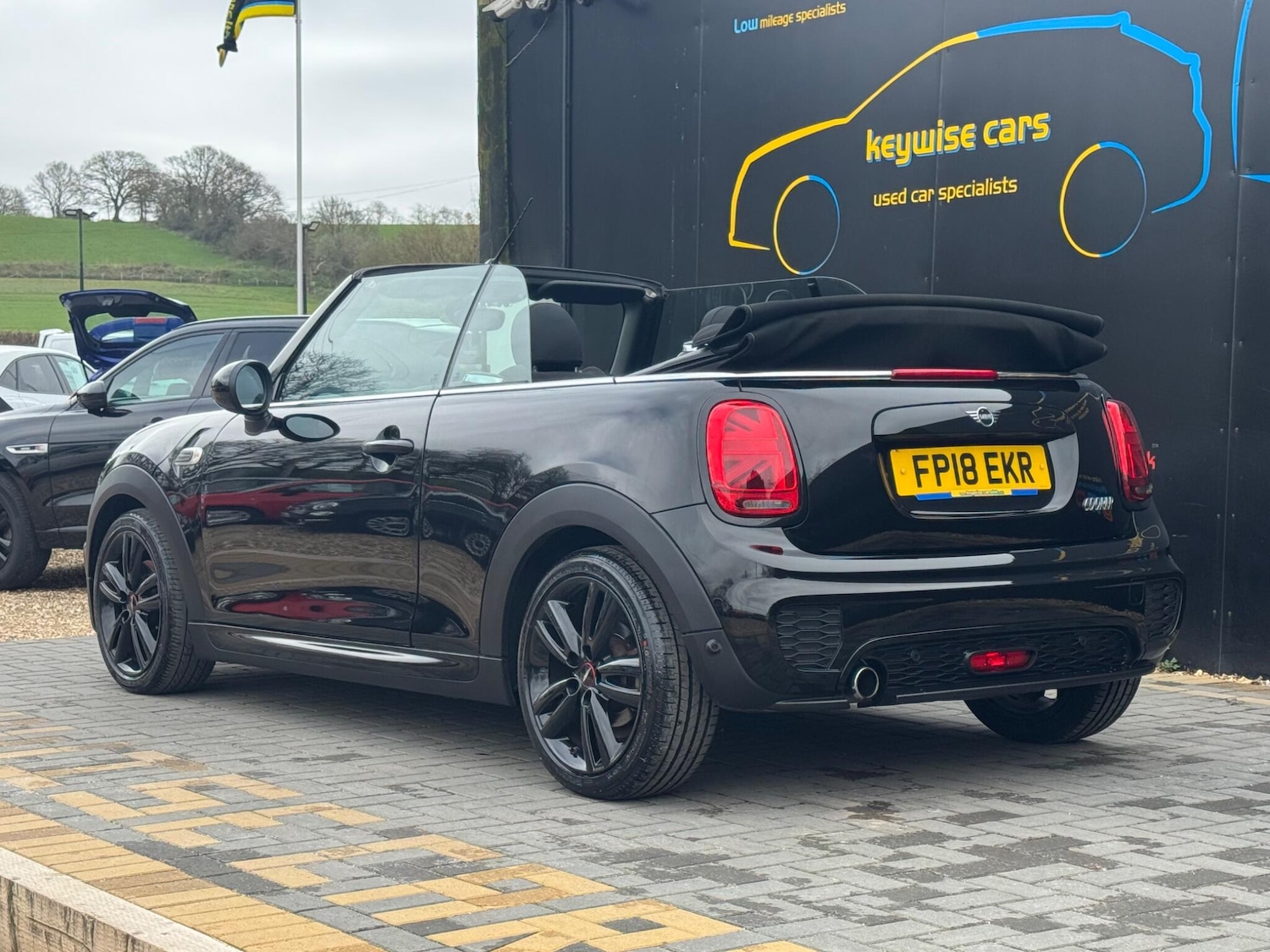 Used MINI Convertible 2018 for sale - 77924944: Photo 3