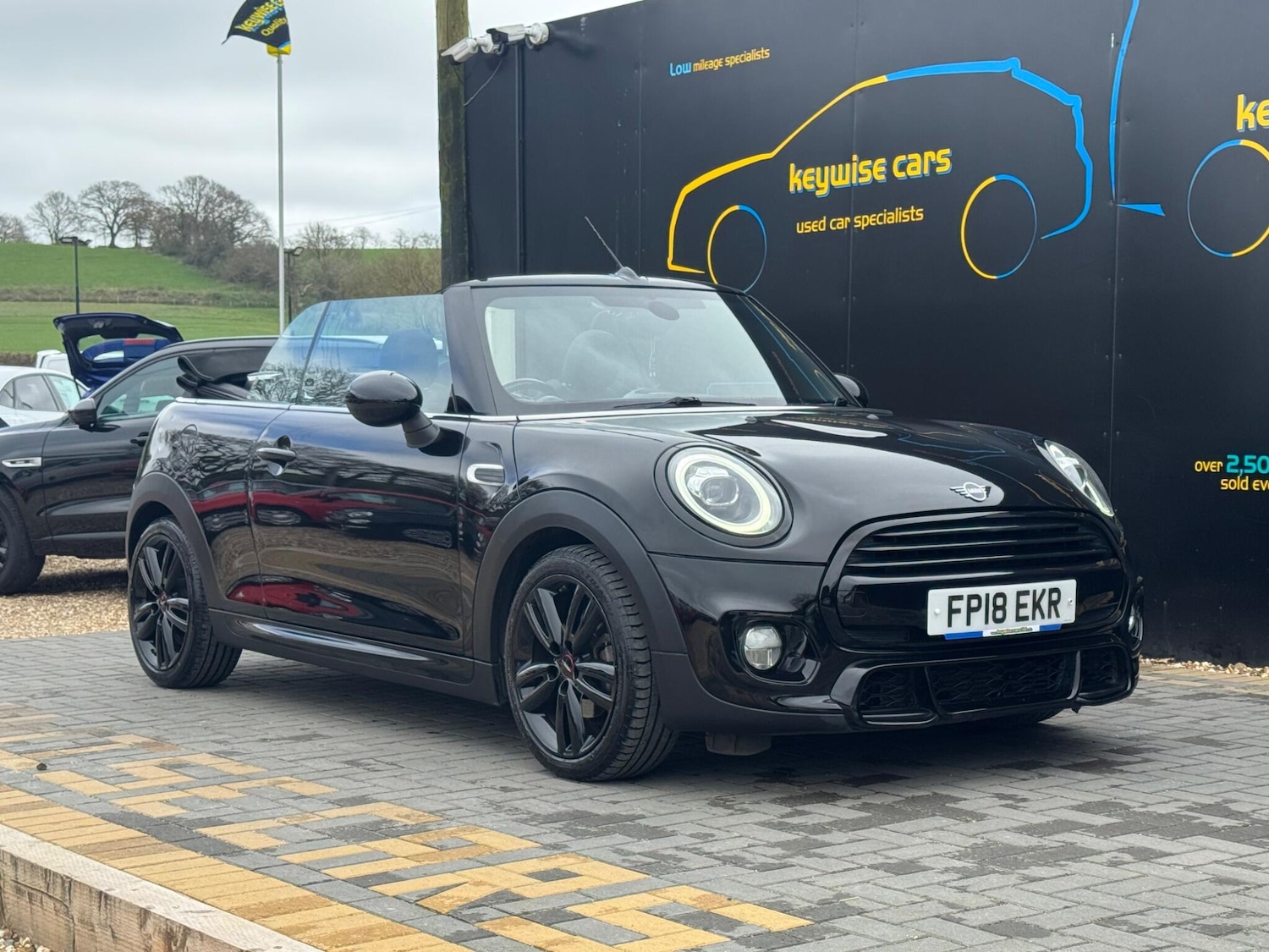 Used MINI Convertible 2018 for sale - 77924944: Photo 7