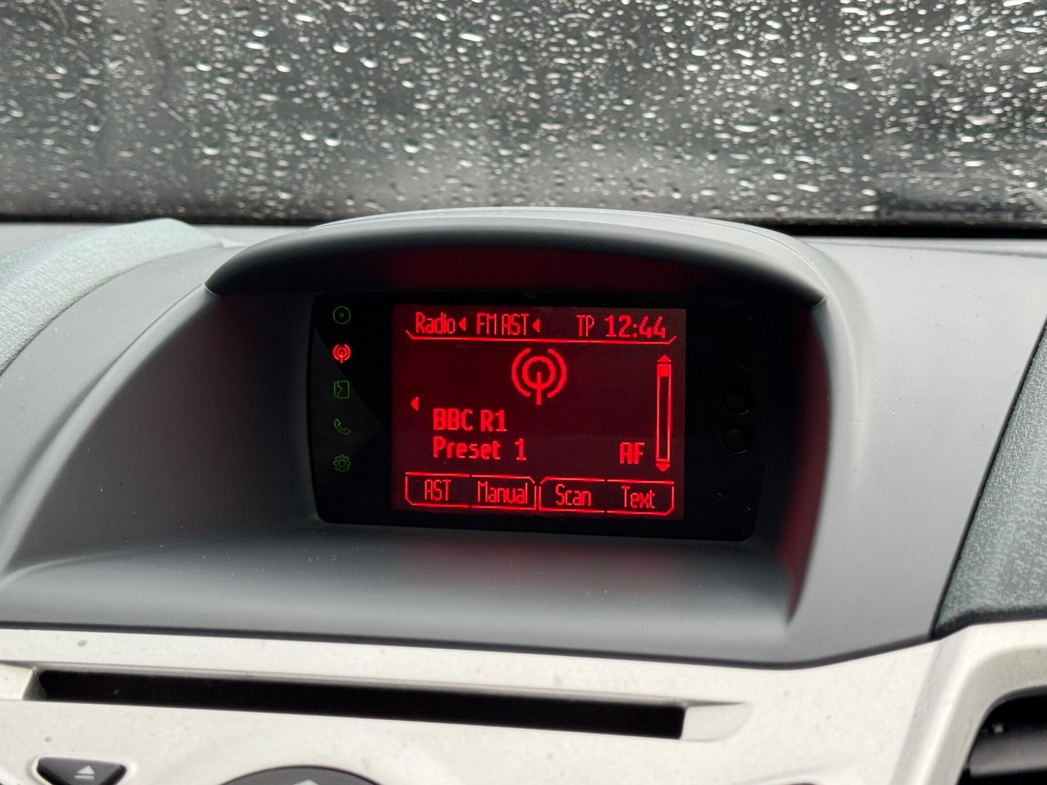 Used Ford Fiesta 2010 for sale - 77344899: Photo 29