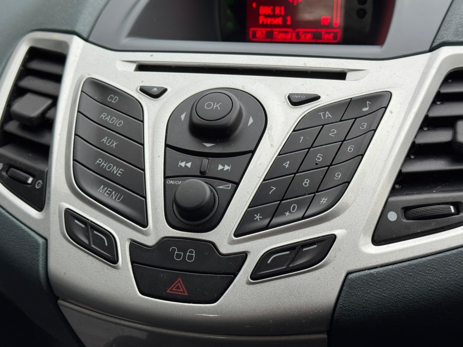 Used Ford Fiesta 2010 for sale - 77344899: Photo 30