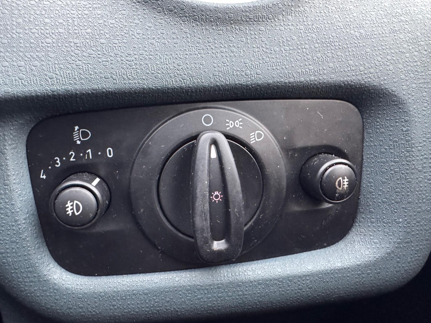 Used Ford Fiesta 2010 for sale - 77344899: Photo 33