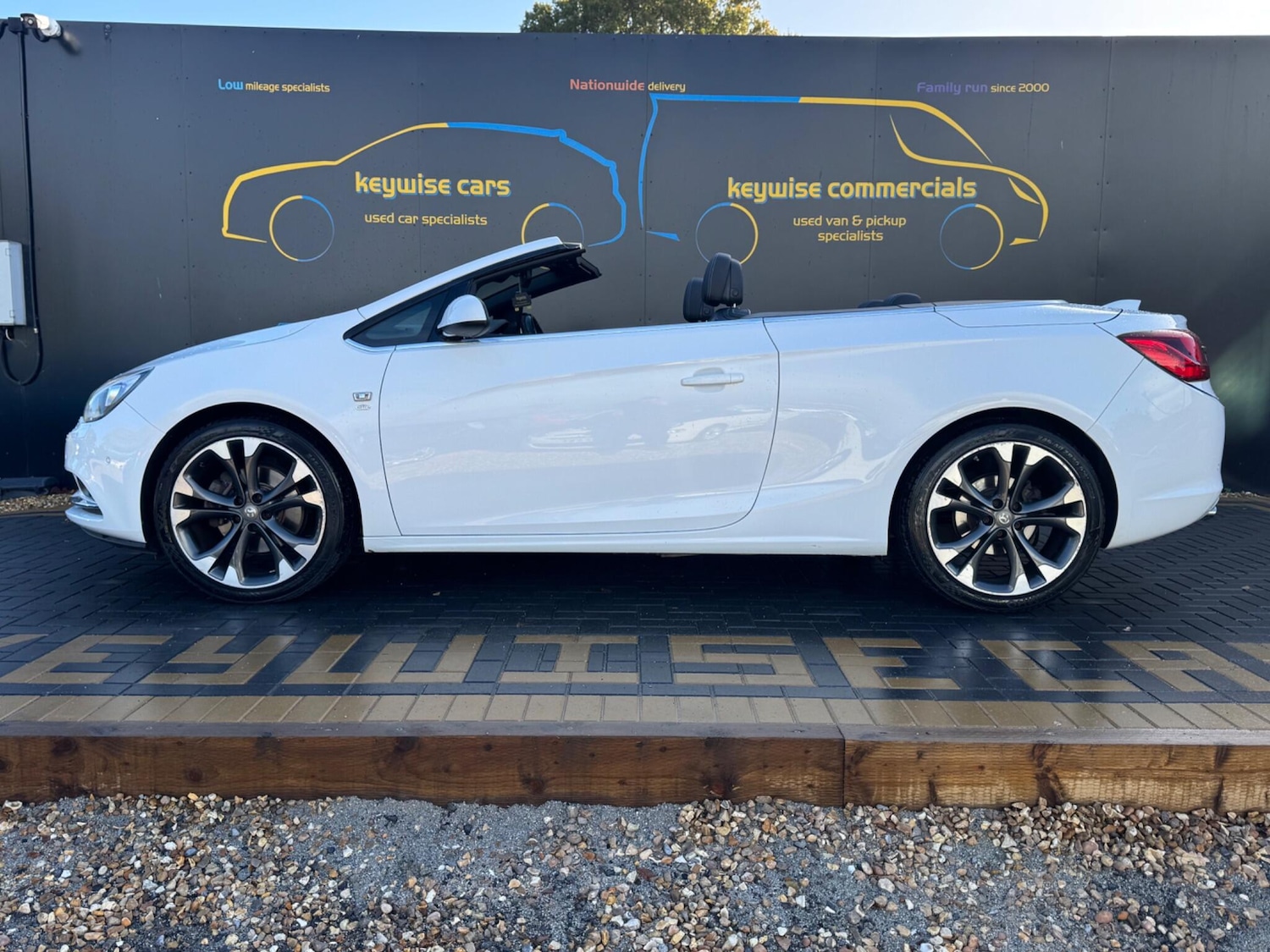 Used Vauxhall Cascada 2016 for sale - 76370791: Photo 2