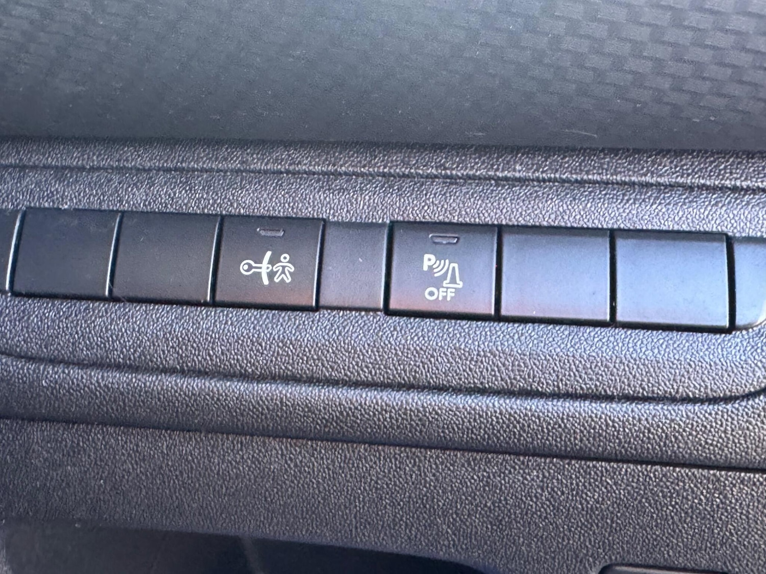 Used Peugeot 208 2017 for sale - 77970407: Photo 37