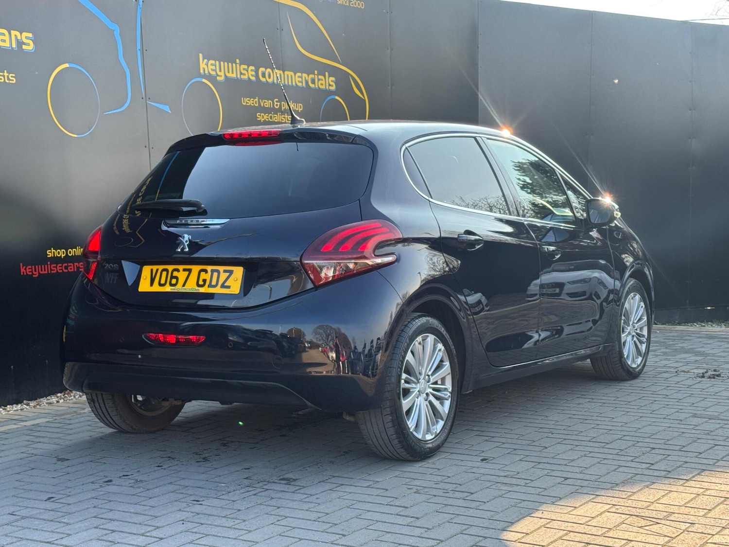 Used Peugeot 208 2017 for sale - 77970407: Photo 6