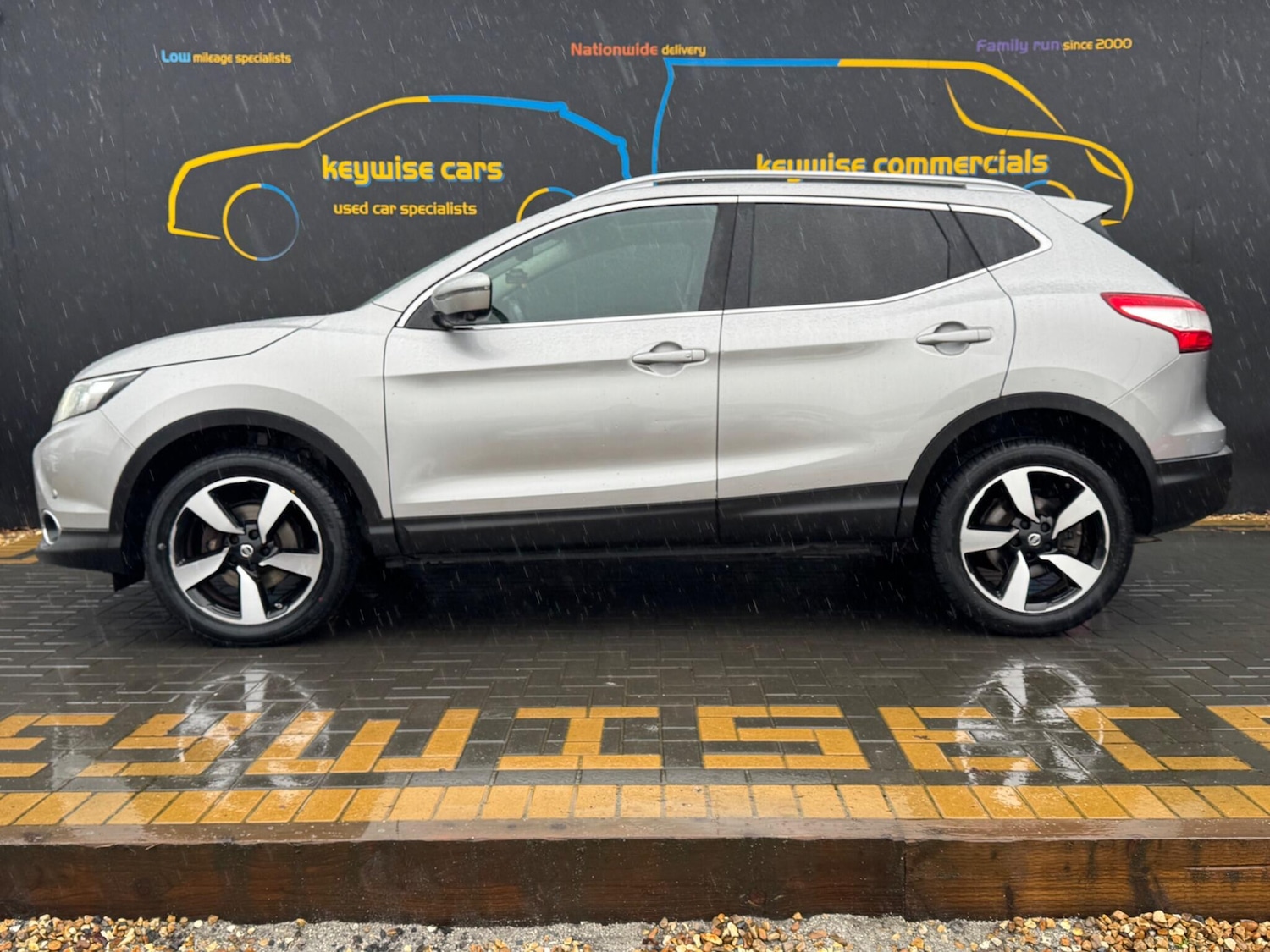 Used Nissan Qashqai 2017 for sale - 77377493: Photo 2