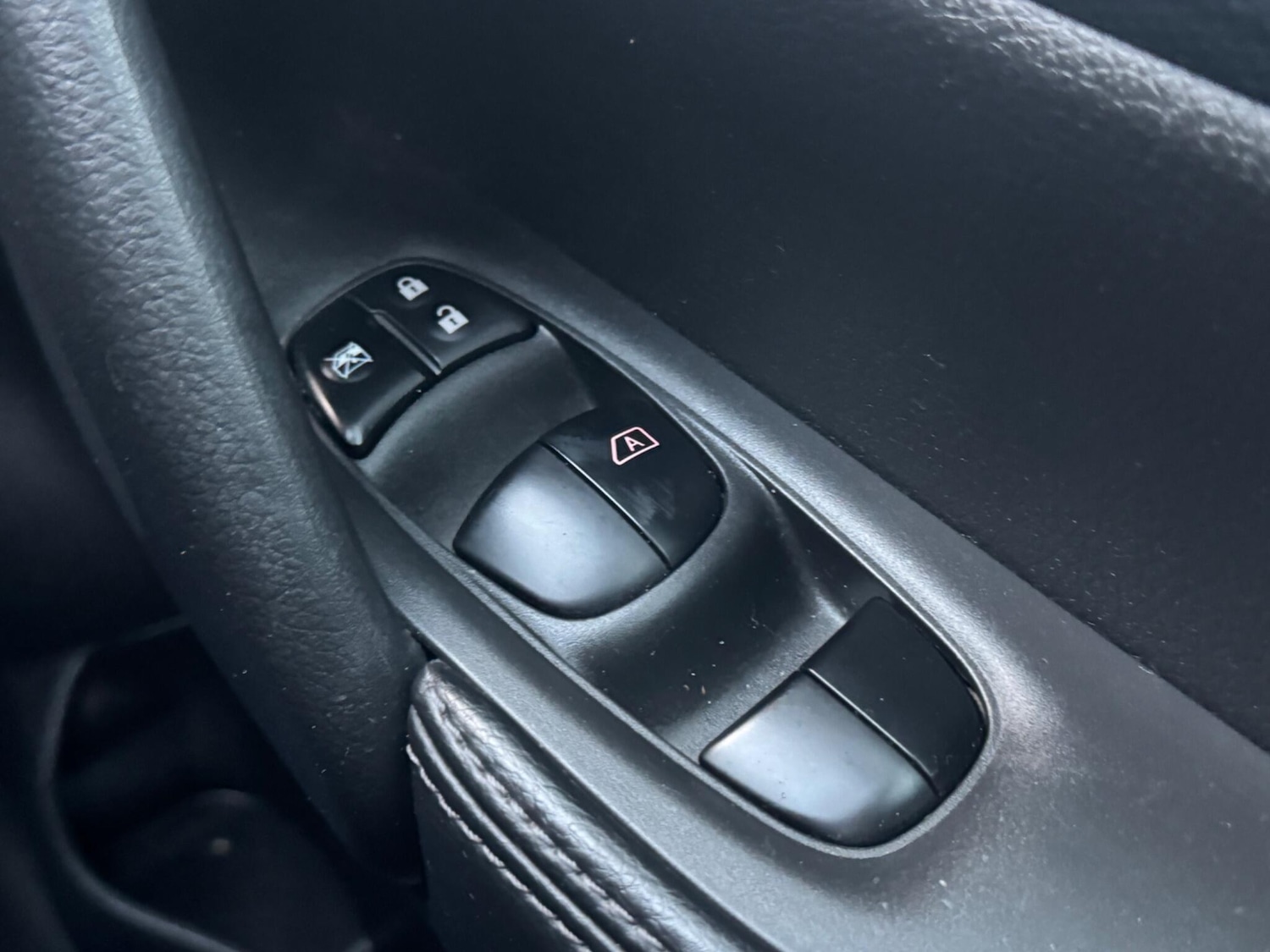 Used Nissan X-Trail for sale - 76992971: Photo 38