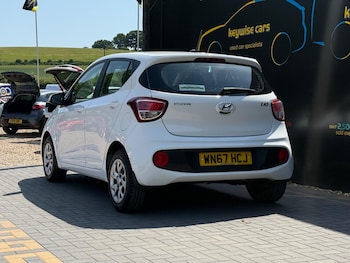Used Hyundai i10 2017 for sale - 78728002: Photo