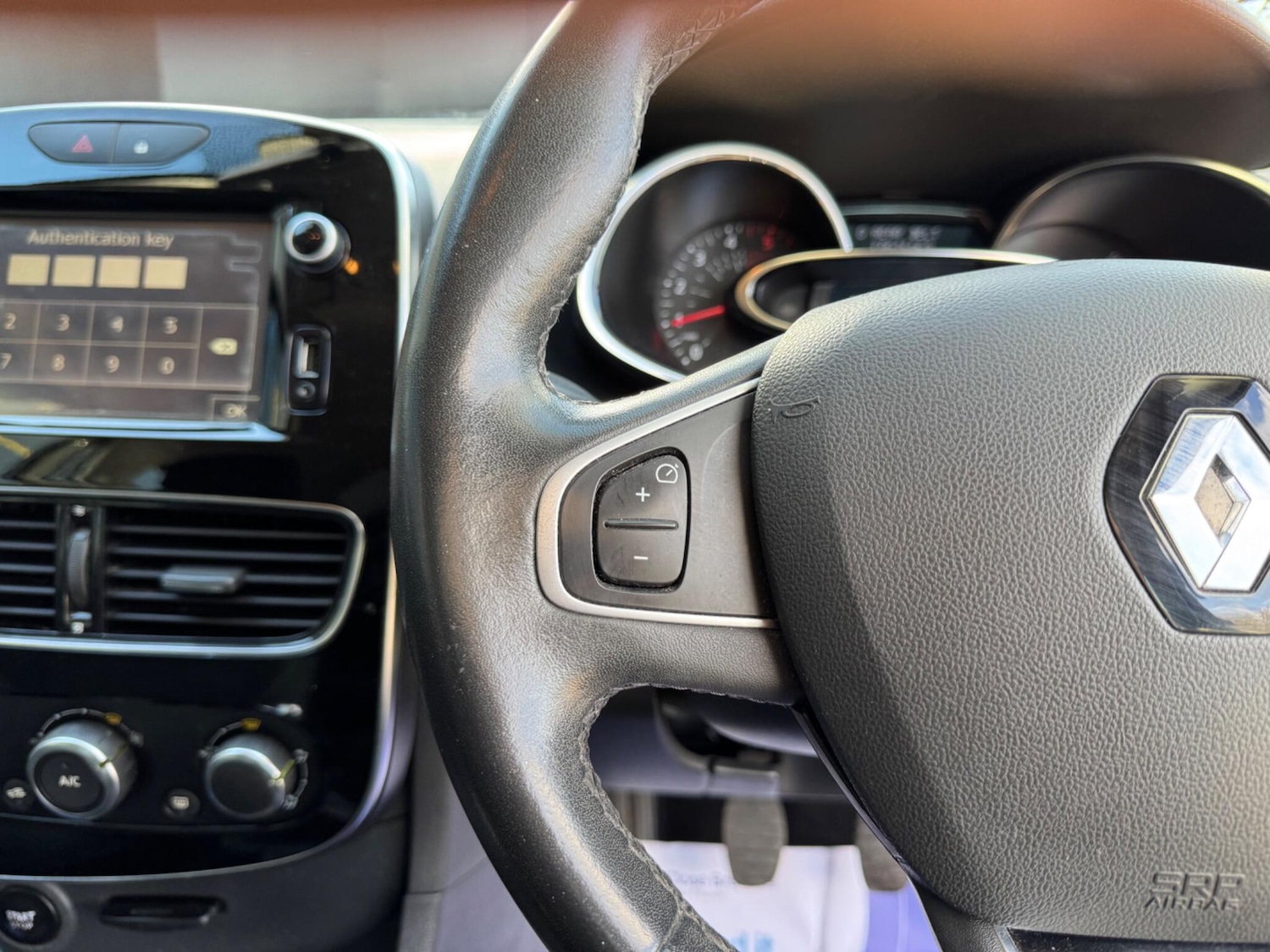 Used Renault Clio 2017 for sale - 77838812: Photo 23