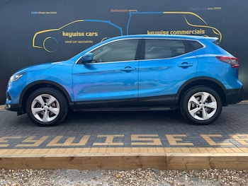 Used Nissan Qashqai 2017 for sale - 76121272: Photo 2