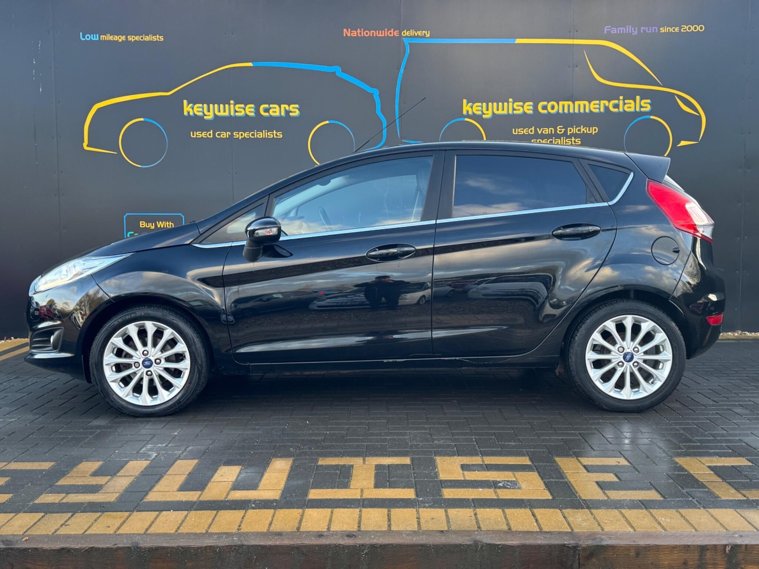 Used Ford Fiesta 2017 for sale - 77537299: Photo 2