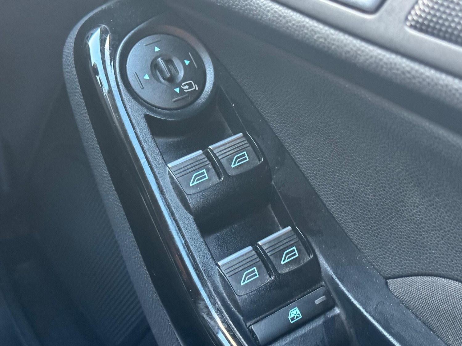 Used Ford Fiesta 2017 for sale - 77537299: Photo 37