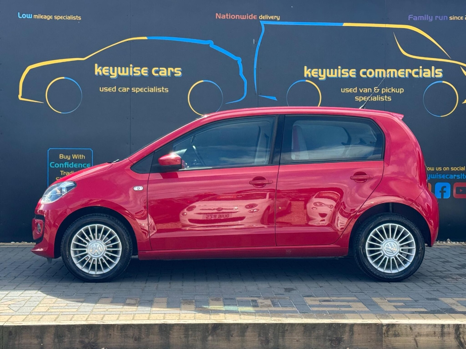 Used Volkswagen up! 2013 for sale - 78019084: Photo 2