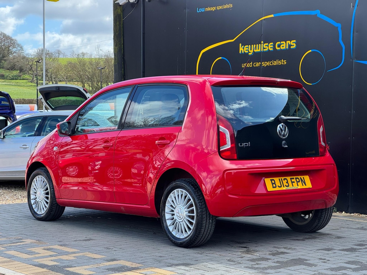 Used Volkswagen up! 2013 for sale - 78019084: Photo 3