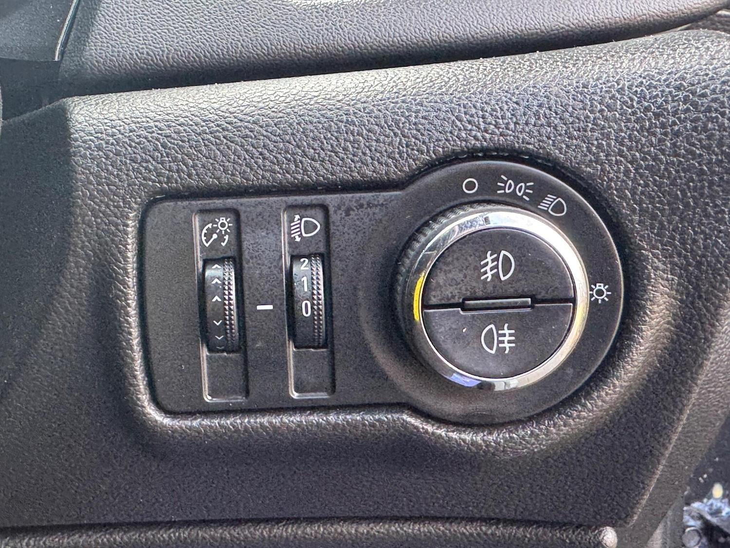 Used Vauxhall Astra for sale - 77808021: Photo 34