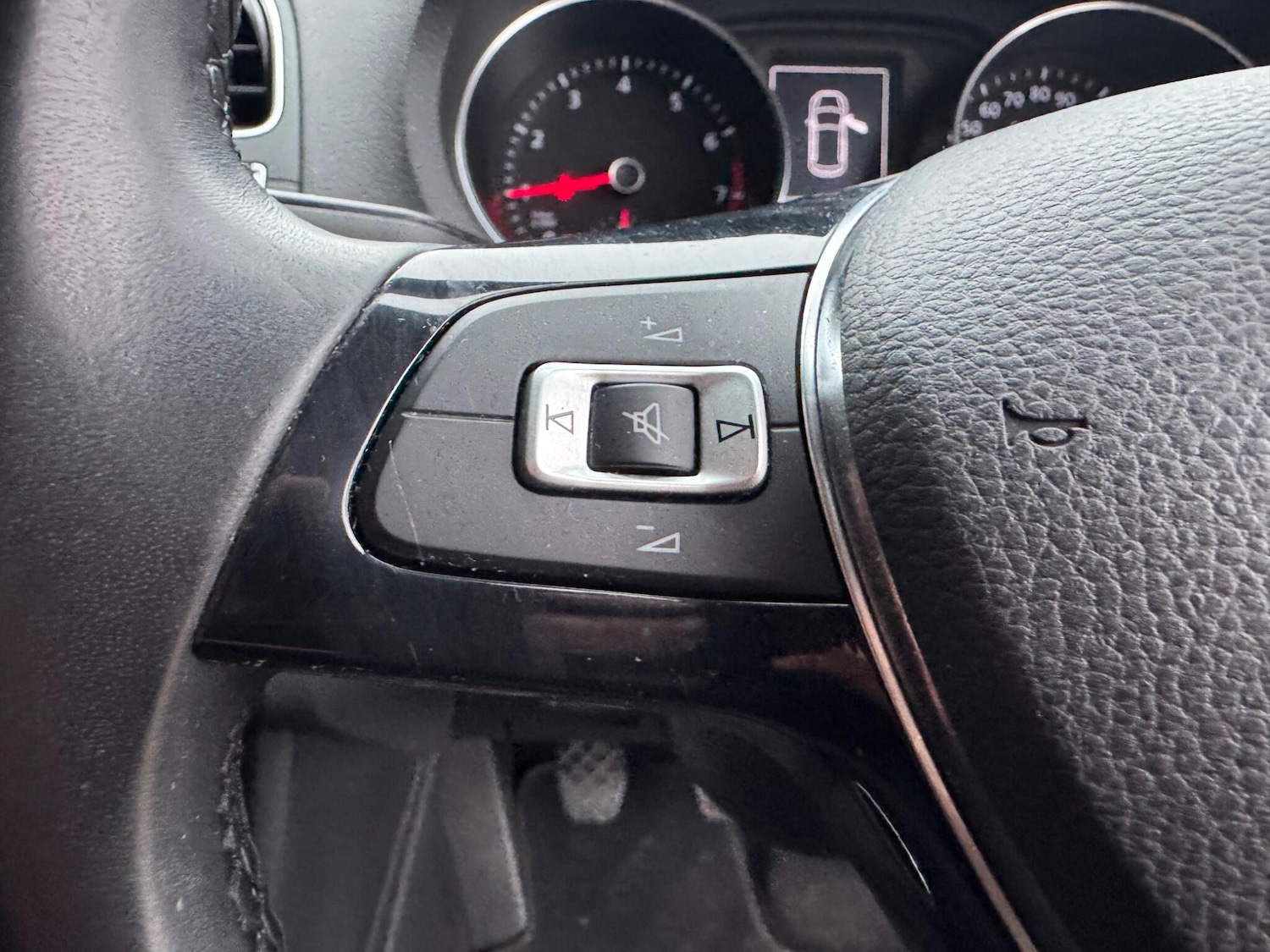 Used Volkswagen Polo 2015 for sale - 77040083: Photo 28