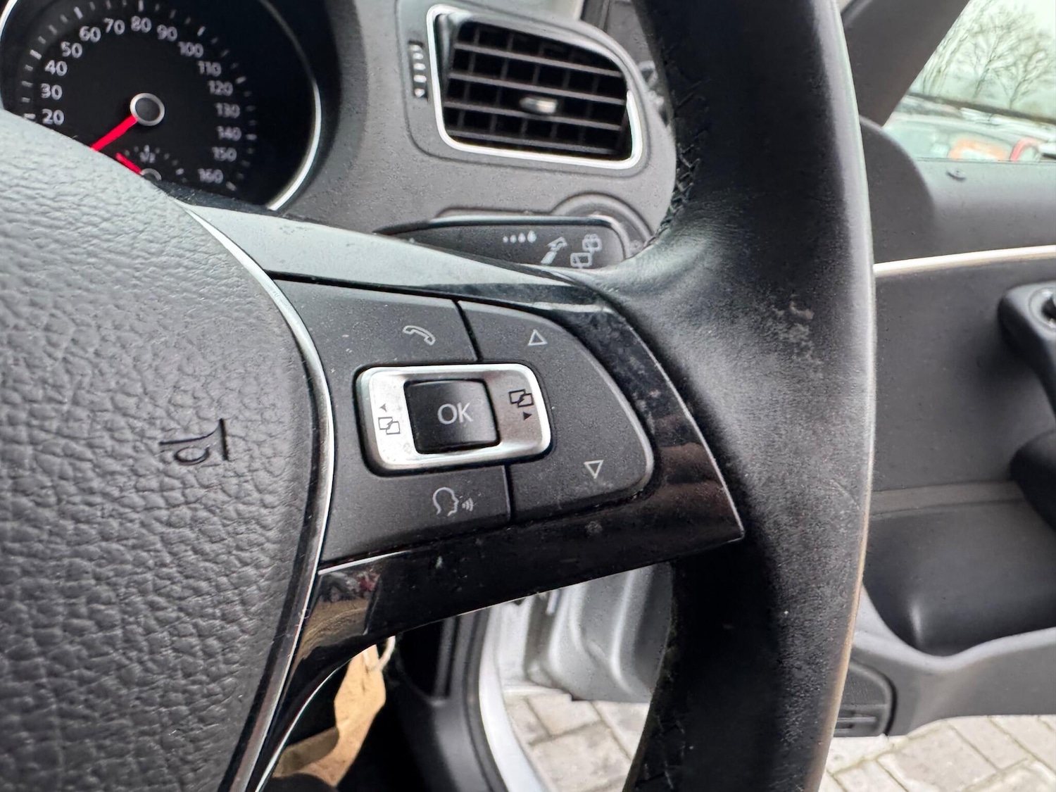 Used Volkswagen Polo 2015 for sale - 77040083: Photo 29