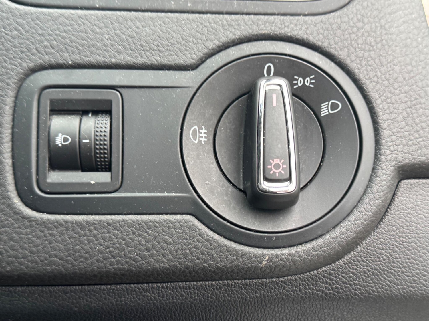 Used Volkswagen Polo 2015 for sale - 77040083: Photo 33